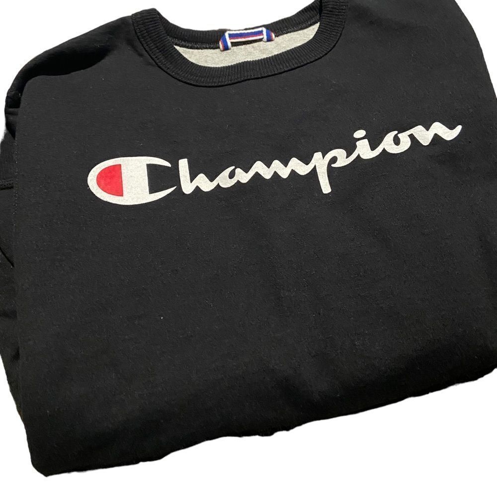 Champion new crew neck sweatshirt with tags perfect size smal